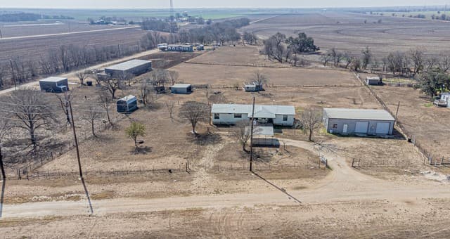 rental at 3124 Hwy 90 E in Castroville, TX — photo 2