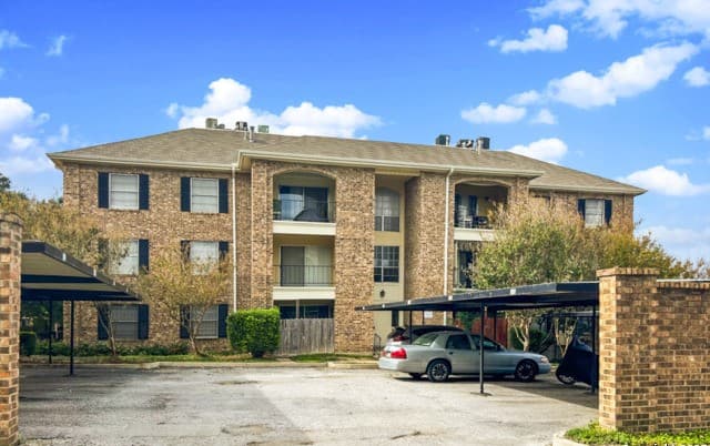 2-bedroom rental at 1819 Babcock Unit #506-E in San Antonio, TX — photo 2