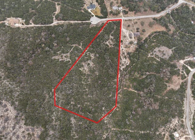 rental at 175 County Road 2765 in Mico, TX — photo 2