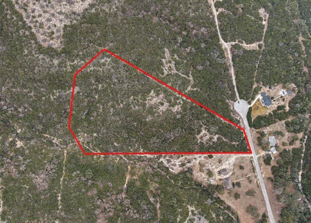 rental at 175 County Road 2765 in Mico, TX — photo 3