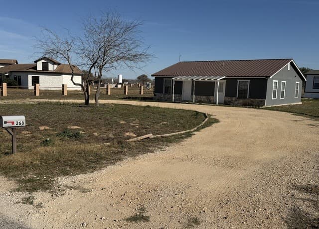 3-bedroom rental at 268 County Road 341 in La Vernia, TX — photo 2
