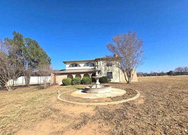 5-bedroom rental at 18970 W Fm 2790 in Lytle, TX — photo 2