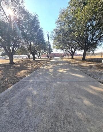 5-bedroom rental at 18970 W Fm 2790 in Lytle, TX — photo 5