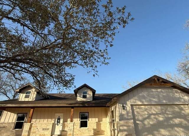 4-bedroom rental at 48 Grey Fox in Poteet, TX — photo 2