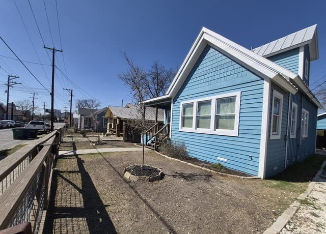 Home for sale at 319 Burleson in San Antonio, TX — photo 4