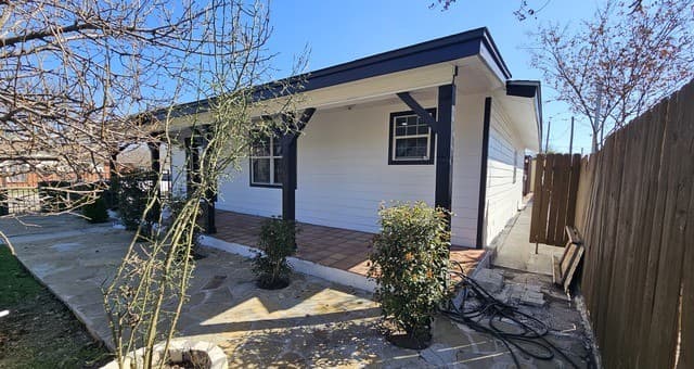 4-bedroom rental at 3902 W Salinas in San Antonio, TX — photo 3
