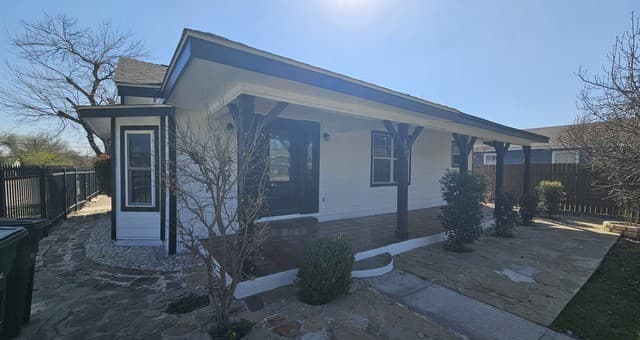 rental at 3902 W Salinas in San Antonio, TX — photo 4