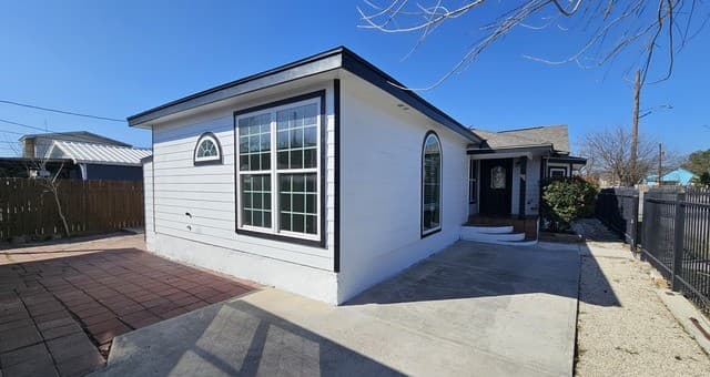 rental at 3902 W Salinas in San Antonio, TX — photo 5