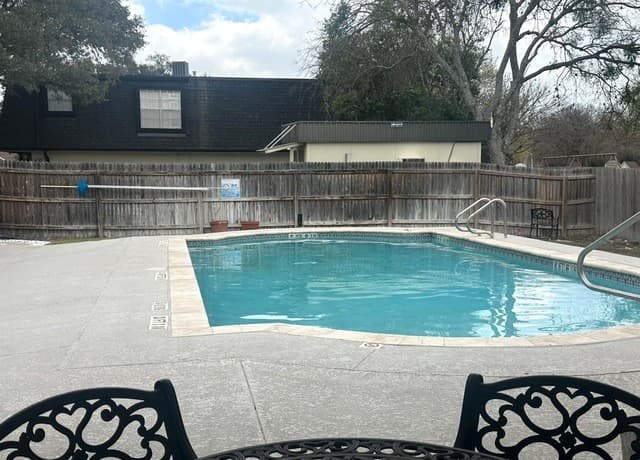 2-bedroom rental at 7834 Broadway Unit 304 in San Antonio, TX — photo 3