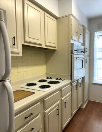 2-bedroom rental at 7834 Broadway Unit 304 in San Antonio, TX — photo 4