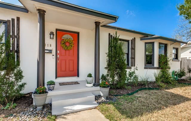 3-bedroom rental at 2018 W Mulberry in San Antonio, TX — photo 3
