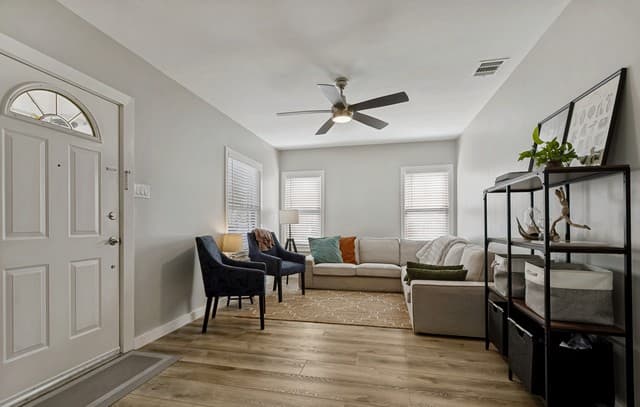3-bedroom rental at 2018 W Mulberry in San Antonio, TX — photo 4