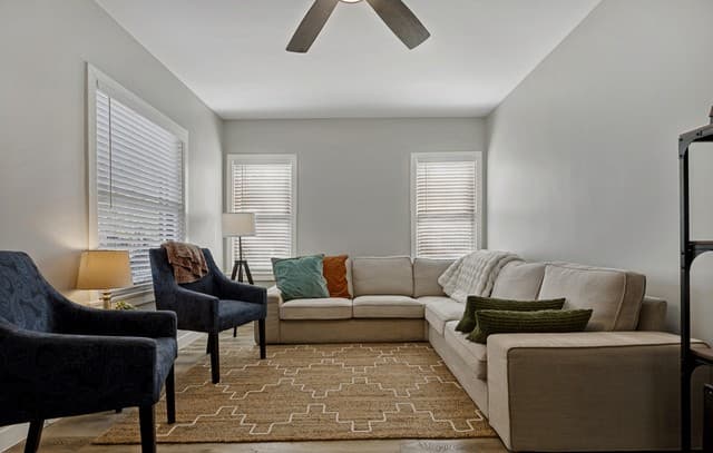 3-bedroom rental at 2018 W Mulberry in San Antonio, TX — photo 5