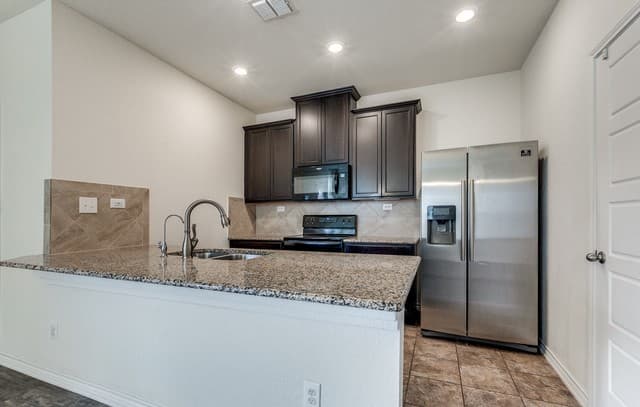 3-bedroom rental at 6434 Buffalo Ranch in San Antonio, TX — photo 2