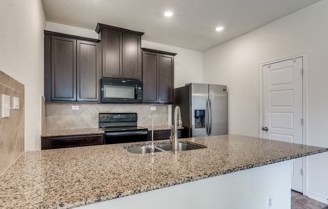 3-bedroom rental at 6434 Buffalo Ranch in San Antonio, TX — photo 3