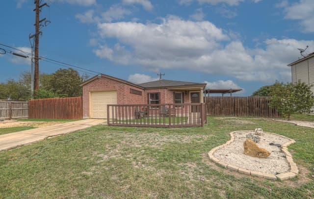 3-bedroom rental at 6111 Sinclair in San Antonio, TX — photo 2