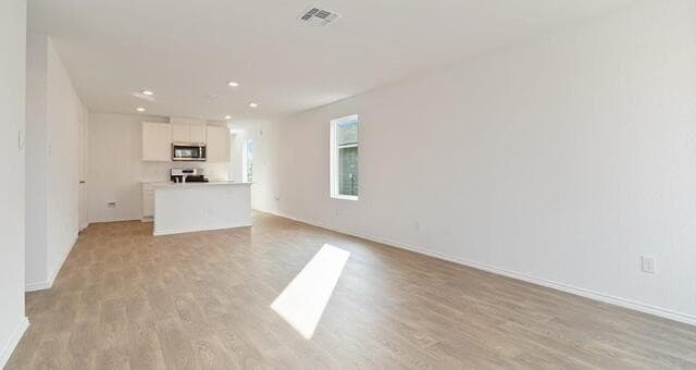 5-bedroom rental at 16051 Mahogany Way in Elmendorf, TX — photo 3
