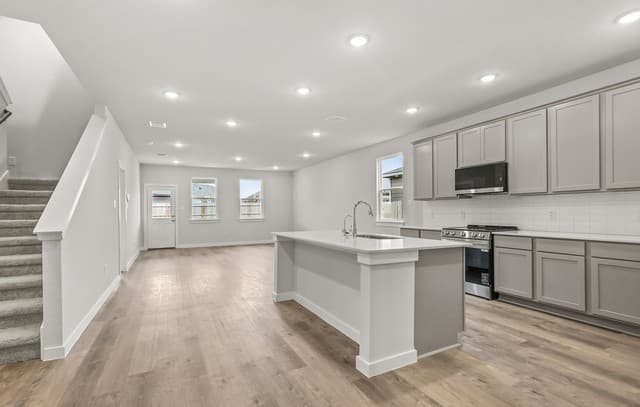 4-bedroom rental at 8307 Smithers Avenue in San Antonio, TX — photo 5