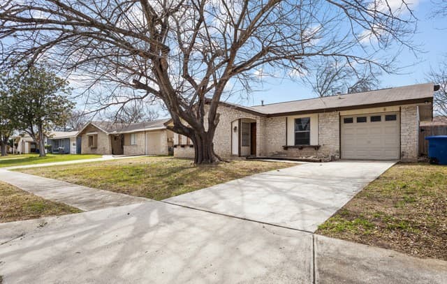 3-bedroom rental at 4718 Casa Oro St in San Antonio, TX — photo 2