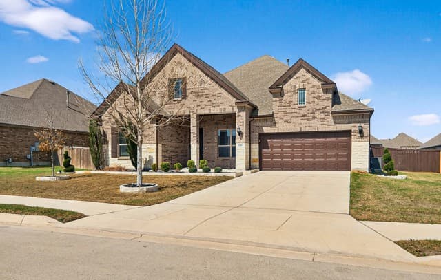 3-bedroom rental at 13157 Hallie Chase in Schertz, TX — photo 2