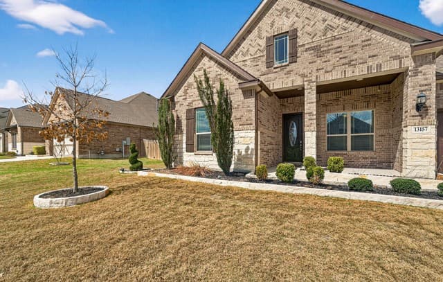 3-bedroom rental at 13157 Hallie Chase in Schertz, TX — photo 4