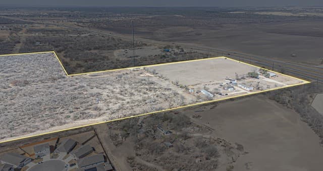 rental at 13898 W US Highway 90 in San Antonio, TX — photo 4