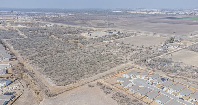 rental at 13898 W US Highway 90 in San Antonio, TX — photo 5