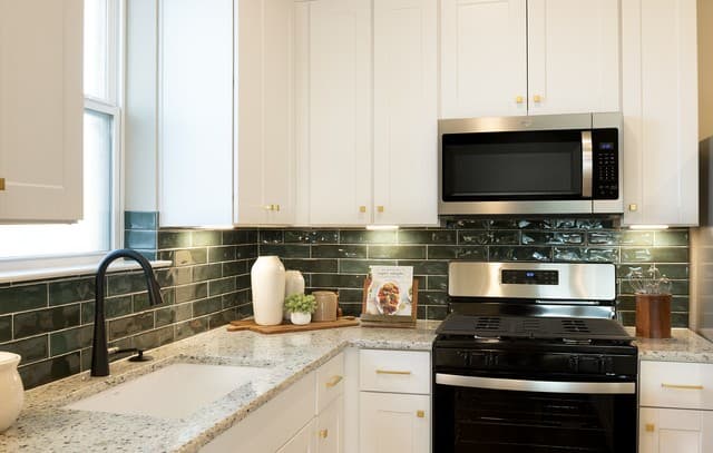 5-bedroom rental at 10512 Bricewood Park in San Antonio, TX — photo 4