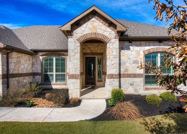 4-bedroom rental at 101 El Cielo in Boerne, TX — photo 1