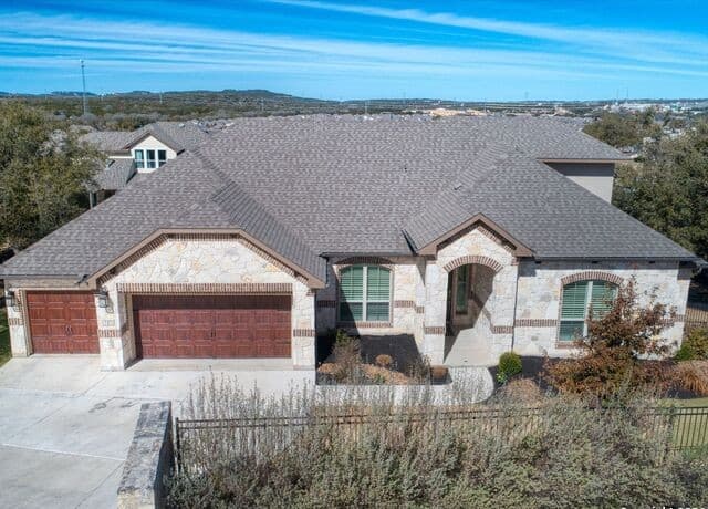 4-bedroom rental at 101 El Cielo in Boerne, TX — photo 3
