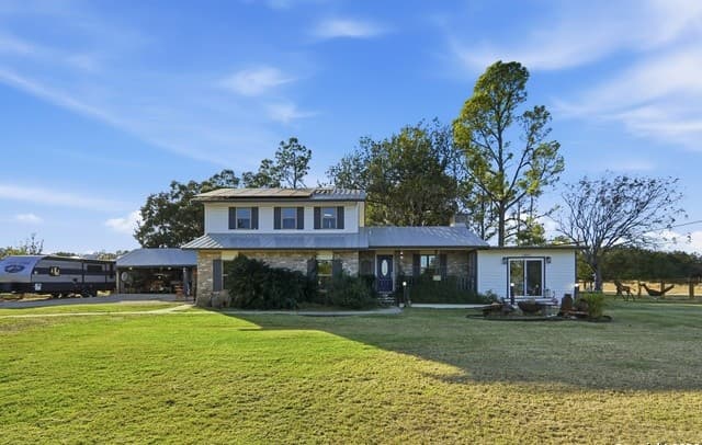 3-bedroom rental at 28515 Saxet in Boerne, TX — photo 2