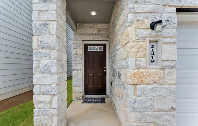 3-bedroom rental at 21419 Sir Walter Unit 21419 in San Antonio, TX — photo 2