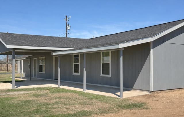 3-bedroom rental at 316 N Welhausen in Poth, TX — photo 2