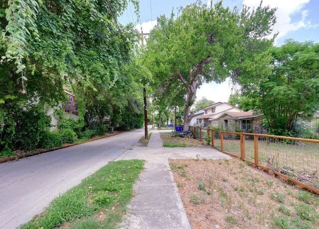rental at 234 Russell in San Antonio, TX — photo 1