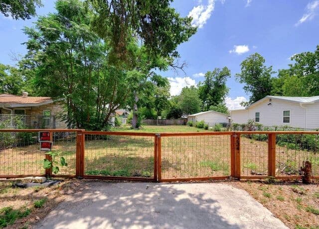 rental at 234 Russell in San Antonio, TX — photo 2