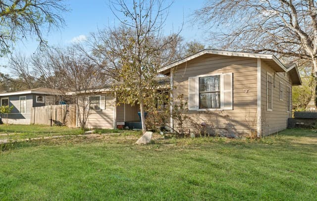 3-bedroom rental at 241 Archimedes Dr in San Antonio, TX — photo 2