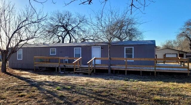2-bedroom rental at 243 Creeks End in Floresville, TX — photo 2