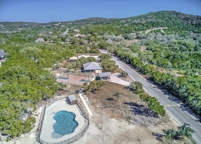 rental at LOT 412 Pr 1748 in Mico, TX — photo 4