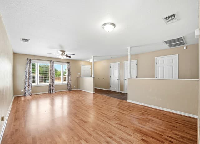 2-bedroom rental at 659 Meadow Arbor Ln in Universal City, TX — photo 5