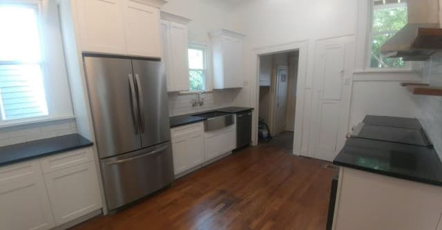 2-bedroom rental at 411 W Mistletoe Ave in San Antonio, TX — photo 2