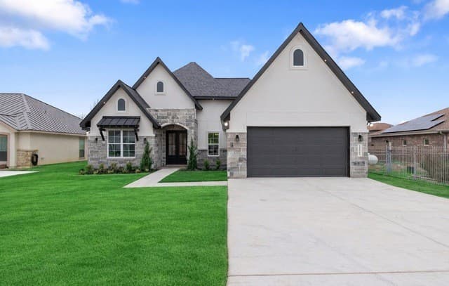 4-bedroom rental at 15509 York Ln in Selma, TX — photo 1