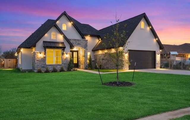4-bedroom rental at 15509 York Ln in Selma, TX — photo 3