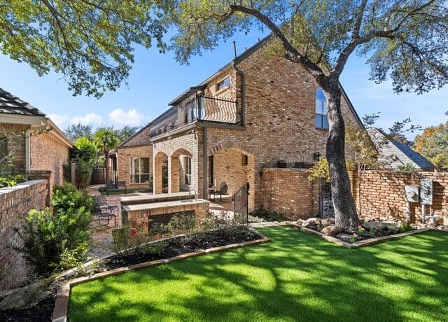 3-bedroom rental at 9 Rugby Lane in San Antonio, TX — photo 2