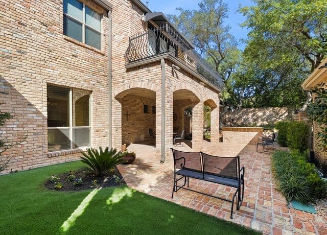 3-bedroom rental at 9 Rugby Lane in San Antonio, TX — photo 3