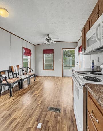 Home for sale at 1372 N Lakeshore in Bandera, TX — photo 3