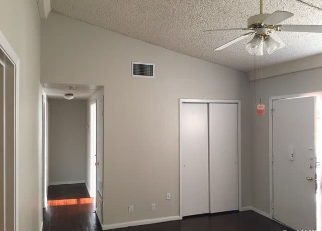 2-bedroom rental at 7923 Donore Pl Unit 16 in San Antonio, TX — photo 3