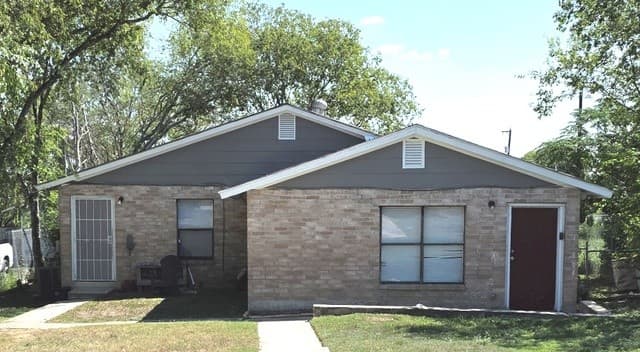 rental at 918 Hampton St in San Antonio, TX — photo 1