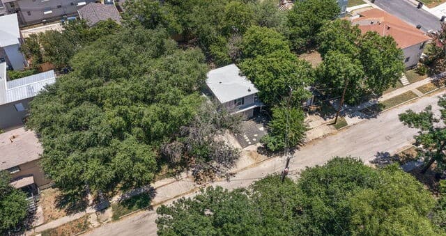 3-bedroom rental at 216 Milton in San Antonio, TX — photo 4