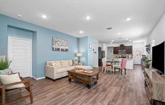 4-bedroom rental at 9858 Chevalier Forest in San Antonio, TX — photo 4