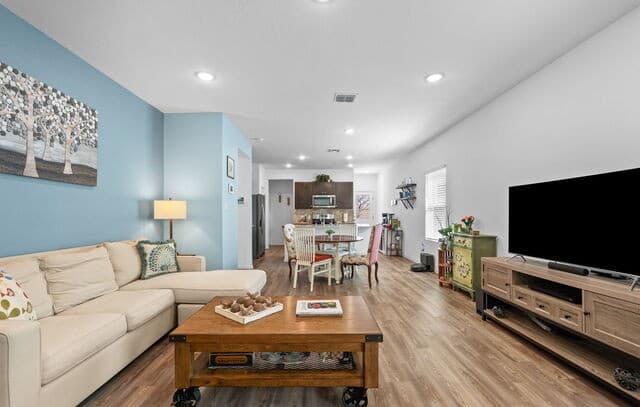 4-bedroom rental at 9858 Chevalier Forest in San Antonio, TX — photo 5